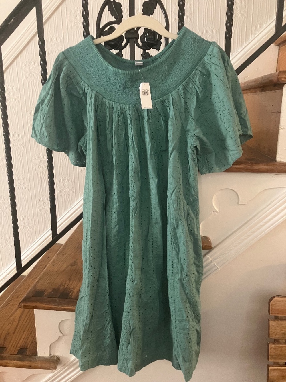 NWT Old Navy sea foam green Flutter Sleeve Smocked Embroidered dress size Large